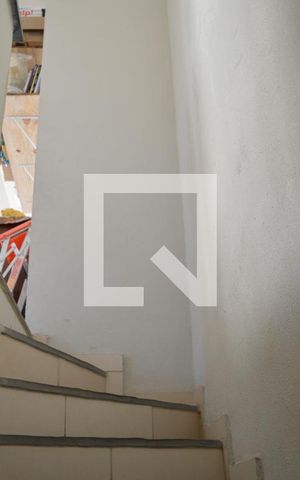 Apartamento à venda com 88m², 2 quartos e 2 vagasEscada