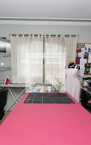 Casa à venda com 250m², 4 quartos e 2 vagas Casa à venda com 250m², 4 quartos e 2 vagasSuíte 3
