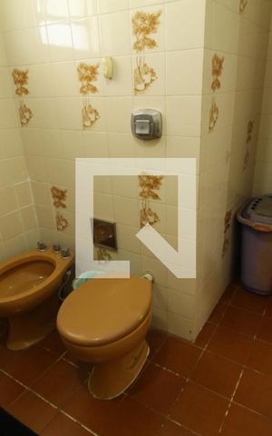 Casa à venda com 342m², 3 quartos e 7 vagasBanheiro social