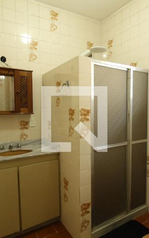 Casa à venda com 342m², 3 quartos e 7 vagasBanheiro social