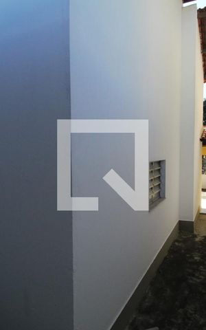 Casa à venda com 342m², 3 quartos e 7 vagasLateral da casa