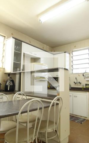 Casa à venda com 342m², 3 quartos e 7 vagasCozinha