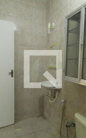 Casa à venda com 342m², 3 quartos e 7 vagasEdícula - Banheiro da suíte