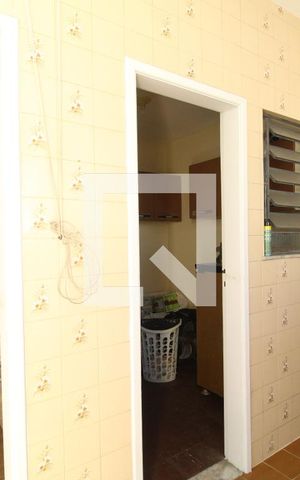 Casa à venda com 342m², 3 quartos e 7 vagasÁrea de serviço - Quarto e banheiro