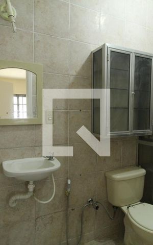 Casa à venda com 342m², 3 quartos e 7 vagasEdícula - Banheiro da suíte