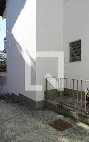 Casa à venda com 342m², 3 quartos e 7 vagasLateral da casa - Canil
