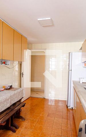 Apartamento à venda com 236m², 4 quartos e 3 vagas Apartamento à venda com 236m², 4 quartos e 3 vagasCozinha