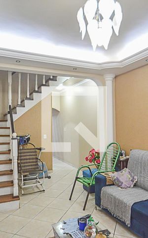 Casa à venda com 135m², 3 quartos e 2 vagas Casa à venda com 135m², 3 quartos e 2 vagasSala