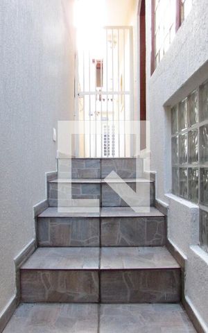 Casa para alugar com 187m², 4 quartos e 2 vagasEscada