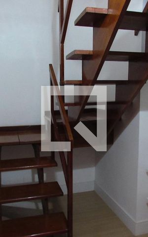 Casa para alugar com 187m², 4 quartos e 2 vagasEscada