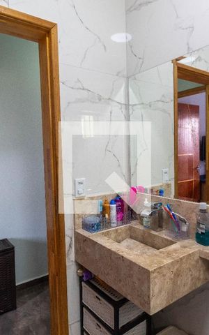 Casa à venda com 175m², 3 quartos e 2 vagas Casa à venda com 175m², 3 quartos e 2 vagasBanheiro