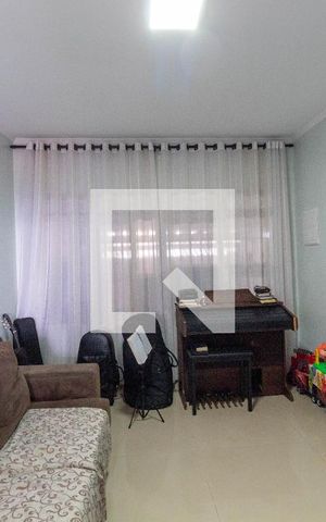 Casa à venda com 175m², 3 quartos e 2 vagas Casa à venda com 175m², 3 quartos e 2 vagasSala