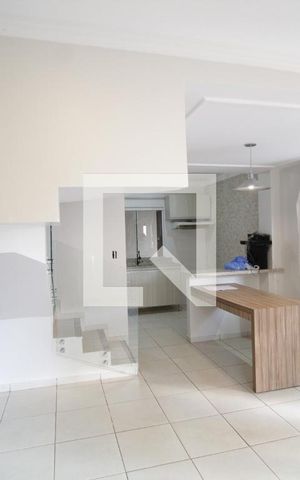 Casa para alugar com 70m², 2 quartos e 2 vagasSala