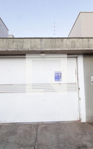 Casa para alugar com 70m², 2 quartos e 2 vagasFachada