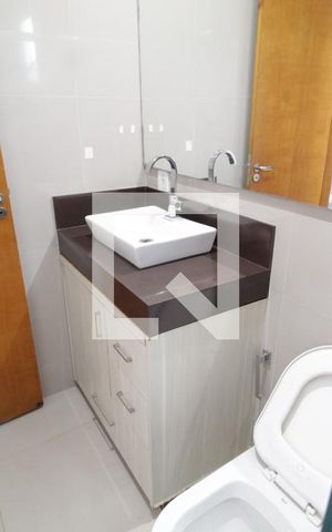 Casa para alugar com 70m², 2 quartos e 2 vagasBanheiro Social
