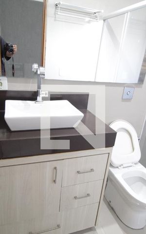 Casa para alugar com 70m², 2 quartos e 2 vagasBanheiro Social