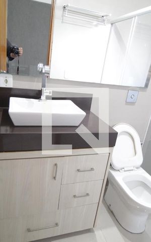 Casa para alugar com 70m², 2 quartos e 2 vagasBanheiro Social