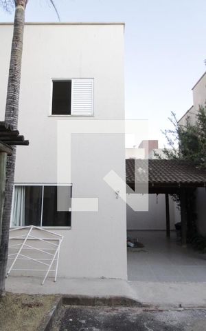 Casa para alugar com 70m², 2 quartos e 2 vagasFachada