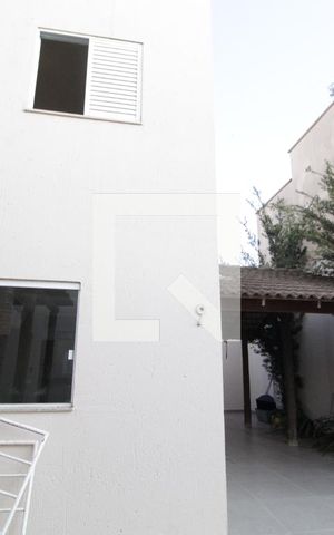 Casa para alugar com 70m², 2 quartos e 2 vagasFachada