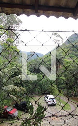 Casa à venda com 1400m², 3 quartos e 6 vagasVista
