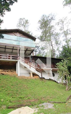 Casa à venda com 1400m², 3 quartos e 6 vagasFachada