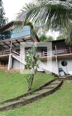 Casa à venda com 1400m², 3 quartos e 6 vagasFachada