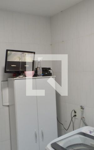 Casa de condomínio para alugar com 320m², 5 quartos e 2 vagasÁrea de Serviço 