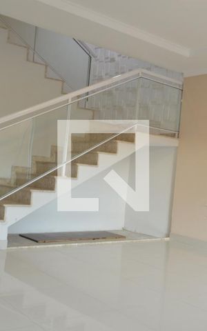 Casa de condomínio para alugar com 320m², 5 quartos e 2 vagasSala