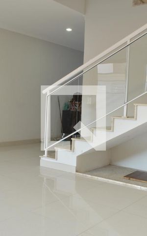 Casa de condomínio para alugar com 320m², 5 quartos e 2 vagasSala