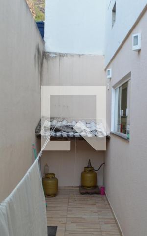 Casa de condomínio para alugar com 320m², 5 quartos e 2 vagasÁrea de Serviço 