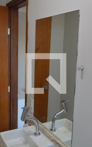 Casa de condomínio para alugar com 320m², 5 quartos e 2 vagasBanheiro da Suíte 2
