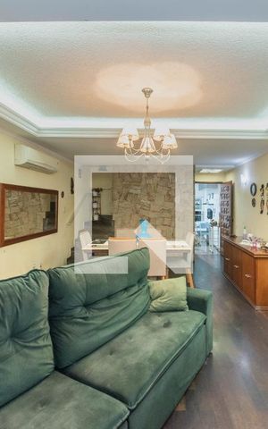 Casa à venda com 280m², 4 quartos e 3 vagas Casa à venda com 280m², 4 quartos e 3 vagasSala