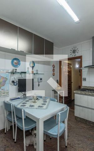 Casa à venda com 280m², 4 quartos e 3 vagas Casa à venda com 280m², 4 quartos e 3 vagasCozinha
