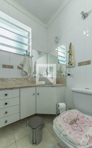 Casa à venda com 280m², 4 quartos e 3 vagas Casa à venda com 280m², 4 quartos e 3 vagasBanheiro Social