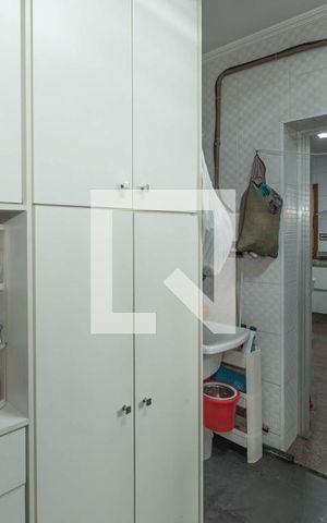 Casa à venda com 280m², 4 quartos e 3 vagas Casa à venda com 280m², 4 quartos e 3 vagasDespensa