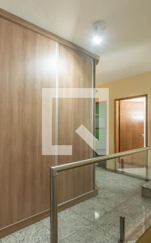 Casa à venda com 280m², 4 quartos e 3 vagas Casa à venda com 280m², 4 quartos e 3 vagasHall Dos Dormitórios