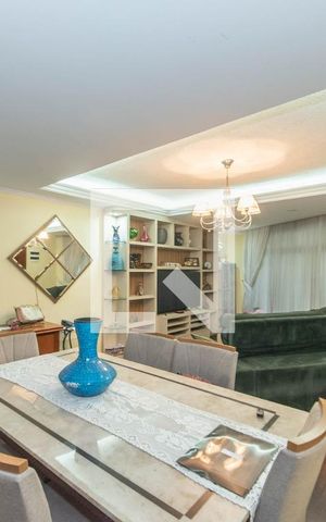 Casa à venda com 280m², 4 quartos e 3 vagas Casa à venda com 280m², 4 quartos e 3 vagasSala