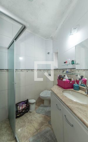 Casa à venda com 280m², 4 quartos e 3 vagas Casa à venda com 280m², 4 quartos e 3 vagasBanheiro da Suíte 2