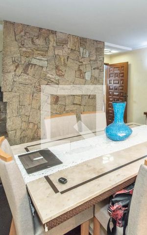 Casa à venda com 280m², 4 quartos e 3 vagas Casa à venda com 280m², 4 quartos e 3 vagasSala