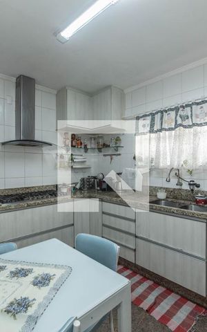 Casa à venda com 280m², 4 quartos e 3 vagas Casa à venda com 280m², 4 quartos e 3 vagasCozinha