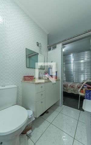 Casa à venda com 280m², 4 quartos e 3 vagas Casa à venda com 280m², 4 quartos e 3 vagasBanheiro da Suíte 1