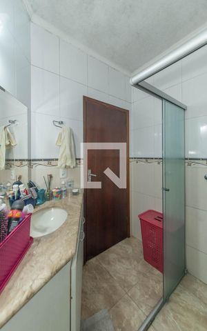 Casa à venda com 280m², 4 quartos e 3 vagas Casa à venda com 280m², 4 quartos e 3 vagasBanheiro da Suíte 2