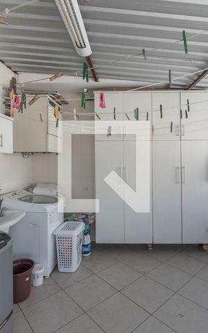 Casa à venda com 280m², 4 quartos e 3 vagas Casa à venda com 280m², 4 quartos e 3 vagasLavanderia