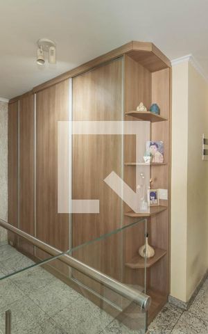 Casa à venda com 280m², 4 quartos e 3 vagas Casa à venda com 280m², 4 quartos e 3 vagasHall Dos Dormitórios
