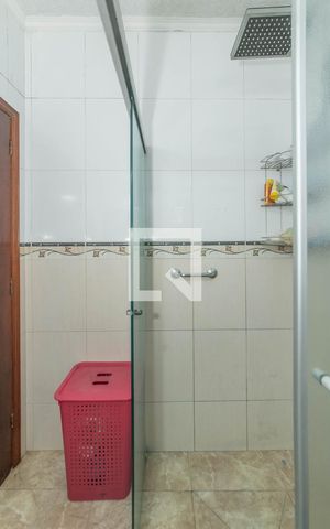 Casa à venda com 280m², 4 quartos e 3 vagas Casa à venda com 280m², 4 quartos e 3 vagasBanheiro da Suíte 2