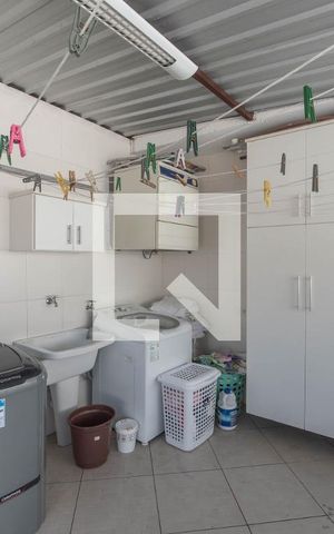 Casa à venda com 280m², 4 quartos e 3 vagas Casa à venda com 280m², 4 quartos e 3 vagasLavanderia