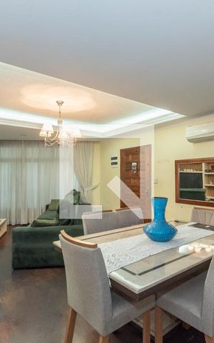 Casa à venda com 280m², 4 quartos e 3 vagas Casa à venda com 280m², 4 quartos e 3 vagasSala