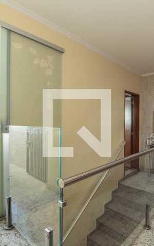 Casa à venda com 280m², 4 quartos e 3 vagas Casa à venda com 280m², 4 quartos e 3 vagasHall Dos Dormitórios