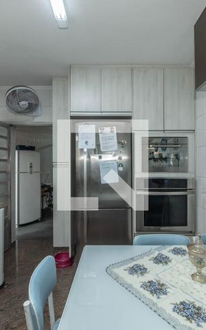 Casa à venda com 280m², 4 quartos e 3 vagas Casa à venda com 280m², 4 quartos e 3 vagasCozinha