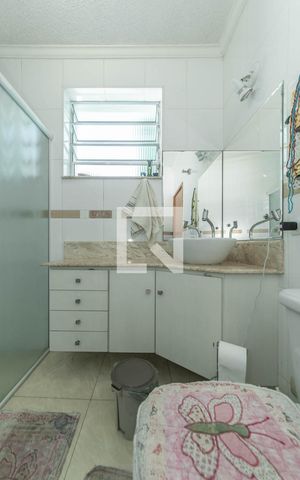 Casa à venda com 280m², 4 quartos e 3 vagas Casa à venda com 280m², 4 quartos e 3 vagasBanheiro Social